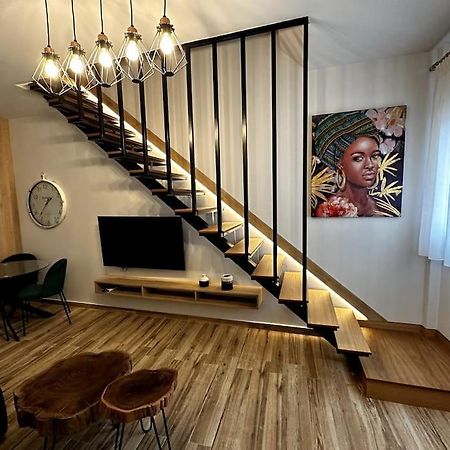 Ethra Suite 1 Volos Luaran gambar