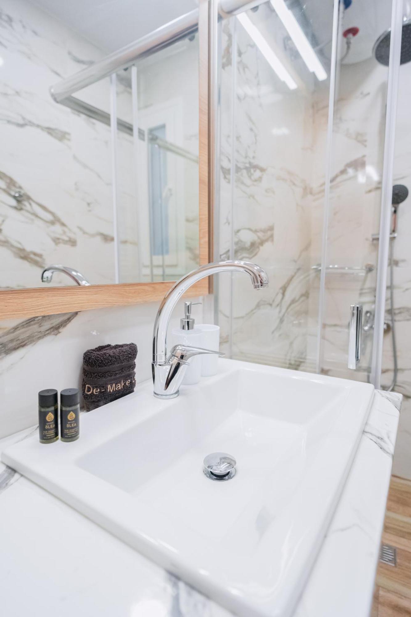 Ethra Suite 1 Volos Luaran gambar